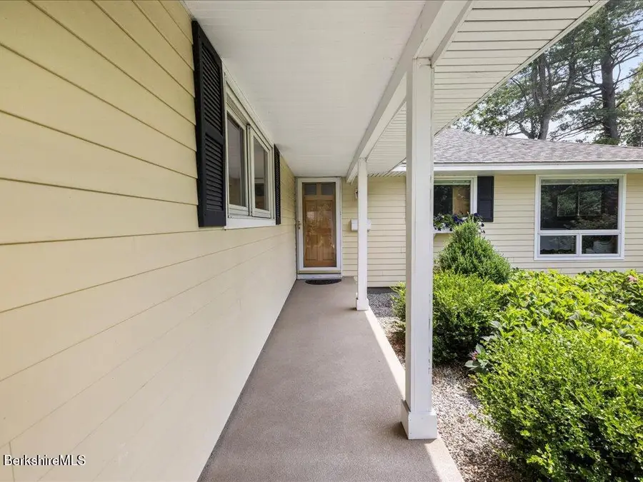 34 Jerome Dr, Williamstown, MA 01267 - Image #3