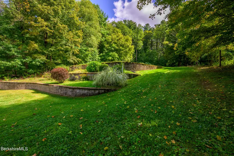 851 East New Lenox Rd, Pittsfield, MA 01201 - Image #3