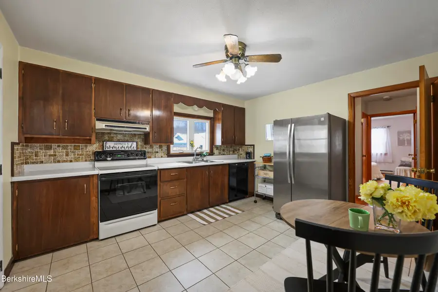 46 Lucille St, Pittsfield, MA 01201 - Image #3