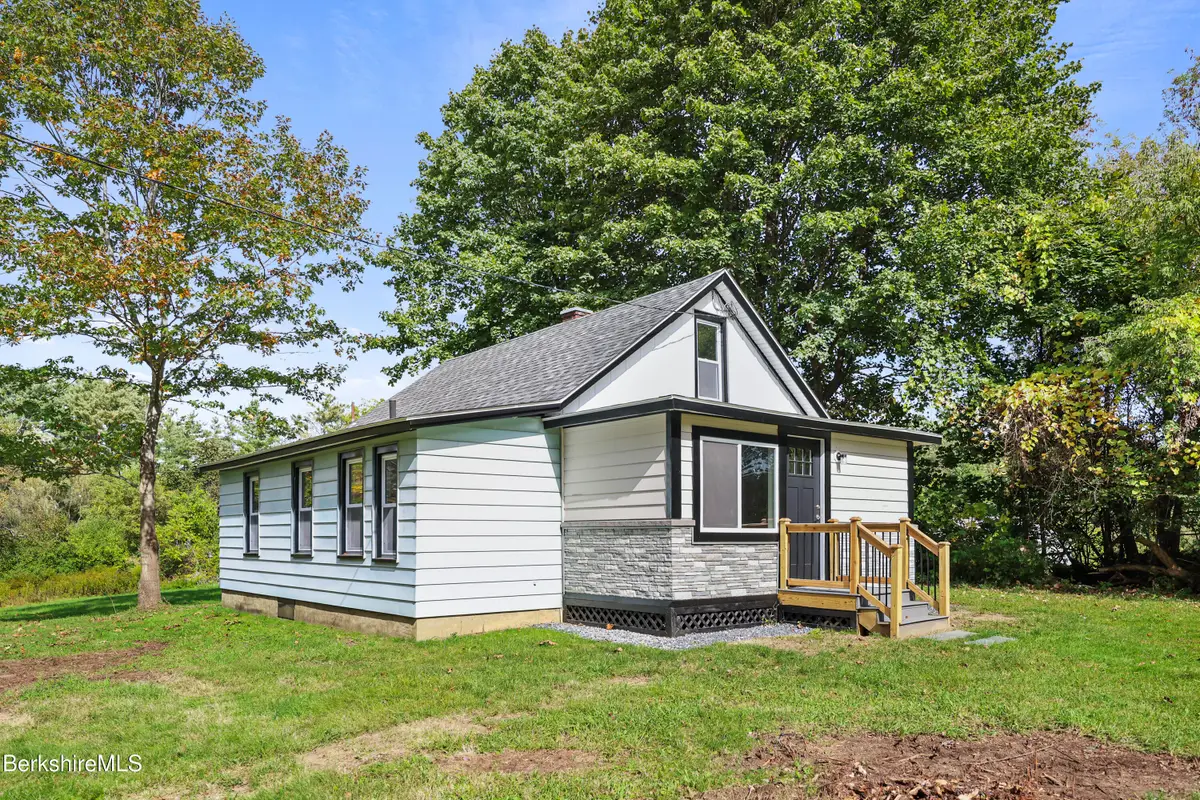 26 Davis St, Pittsfield, MA 01201 - Image #1