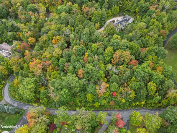 230 Chanterwood Rd, Lee, MA 01238