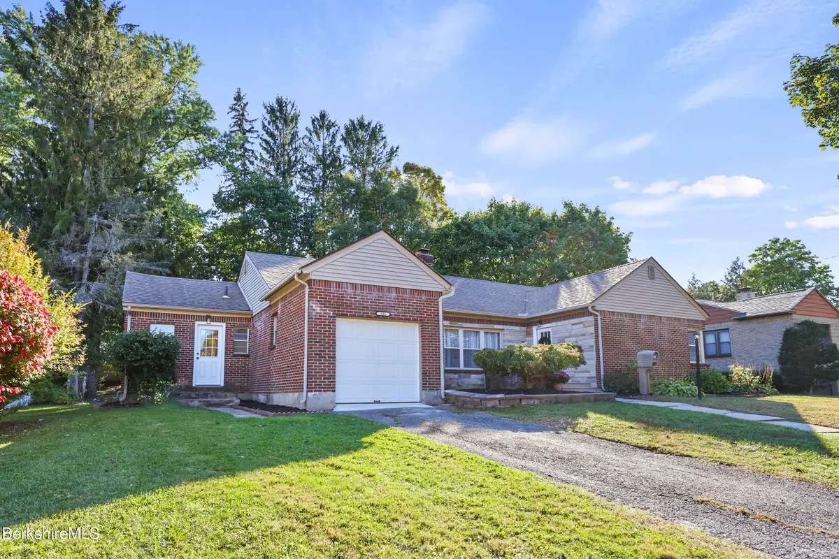 106 Sampson Pkwy, Pittsfield, MA 01201 - Image #1