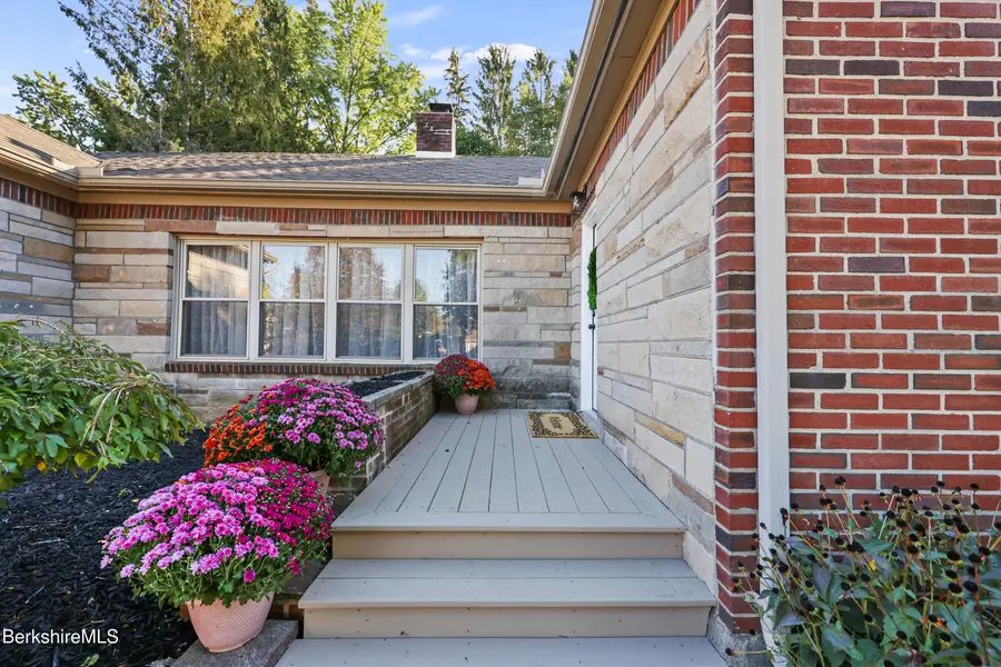 106 Sampson Pkwy, Pittsfield, MA 01201 - Image #3