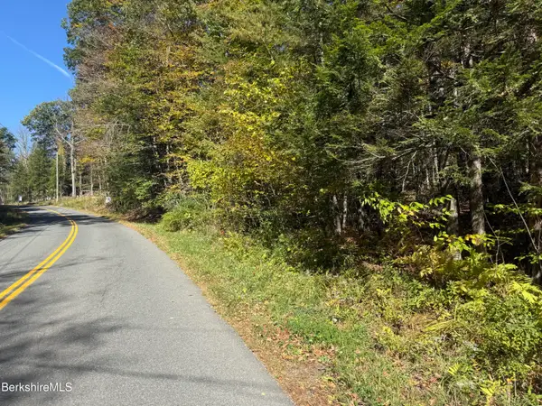 1 Wade Inn Rd, Becket, MA 01223