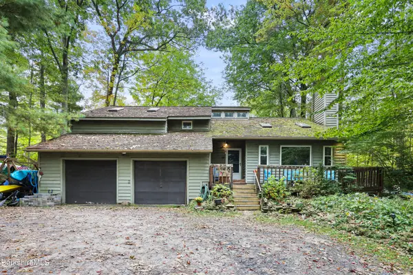 1592 County Rd, Sheffield, MA 01230