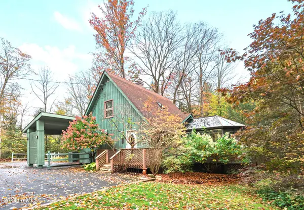 1178 Bancroft Rd, Becket, MA 01223