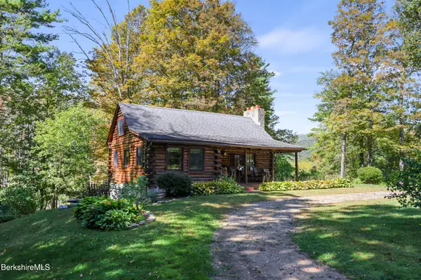 18 Hill Rd, Stockbridge, MA 01262