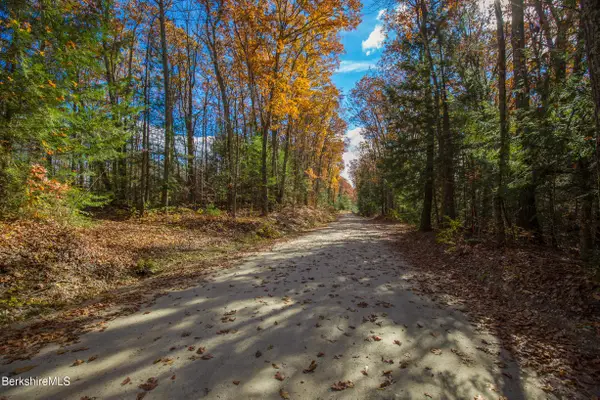 314 Lakeshore Dr, Sandisfield, MA 01255