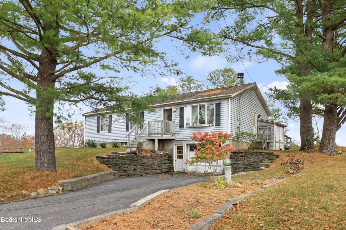 8 Samson St, Pittsfield, MA 01201 - Image #1