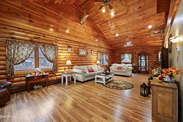 567 George Schnopp Rd, Hinsdale, MA 01235