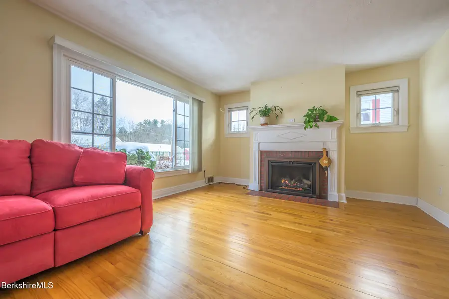 135 Allengate Ave, Pittsfield, MA 01201 - Image #3