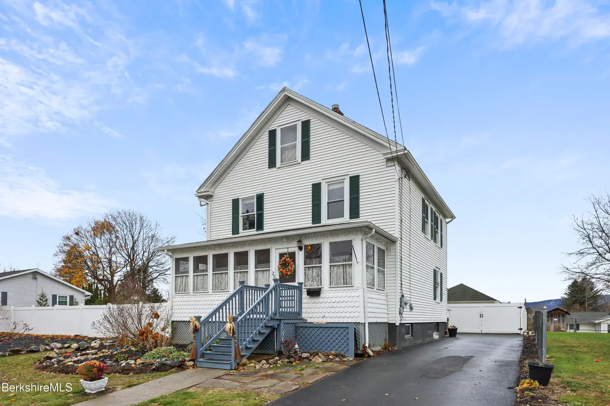 25 Calumet St, Pittsfield, MA 01201 - Image #1