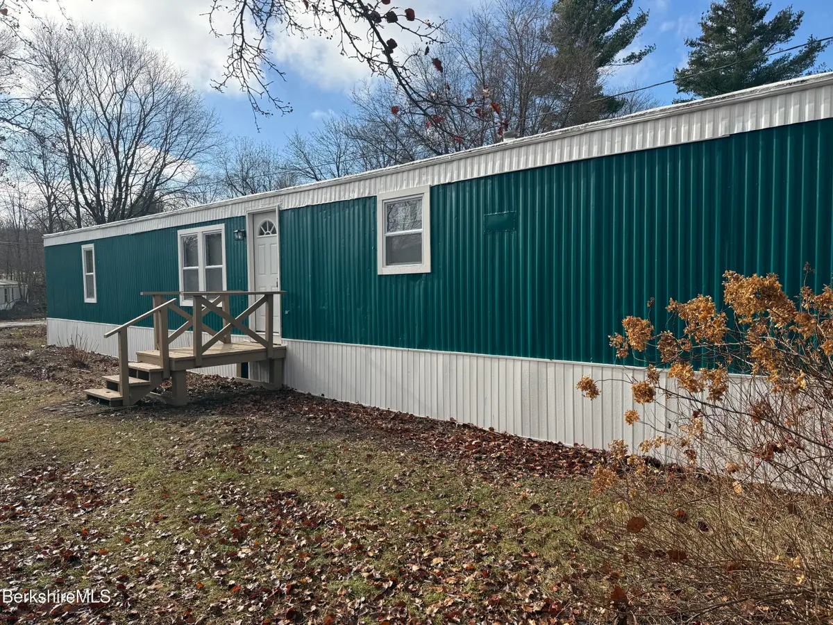 31 Gwenn Ln, West Stockbridge, MA 01266 - Image #1