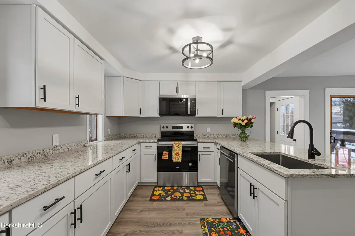 123 Broadview Ter, Pittsfield, MA 01201 - Image #1