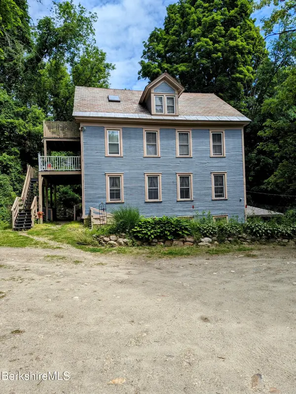 1 Pebble St, North Adams, MA 01247