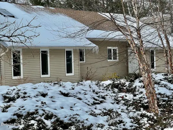15 Wexford Ct #32, Lenox, MA 01240