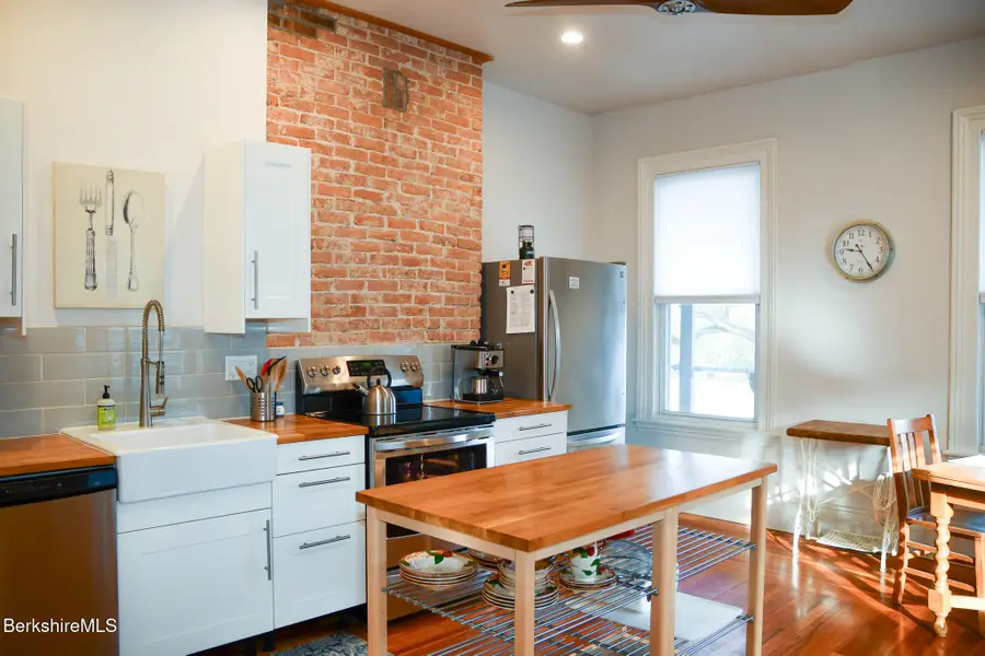 21-23 Linden St, Pittsfield, MA 01201 - Image #3