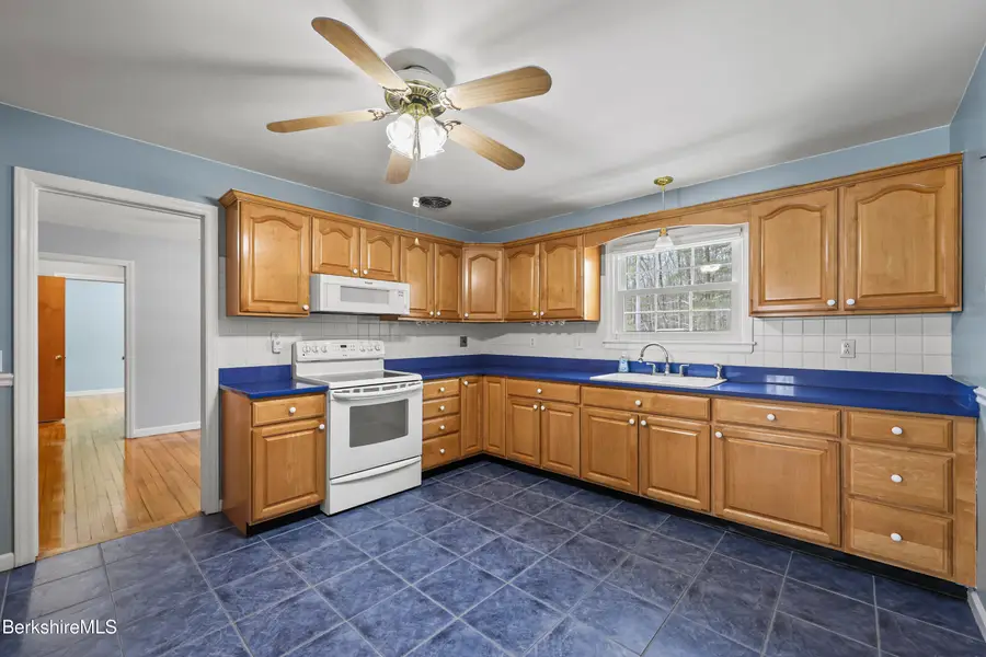 158 Eleanor Rd, Pittsfield, MA 01201 - Image #3