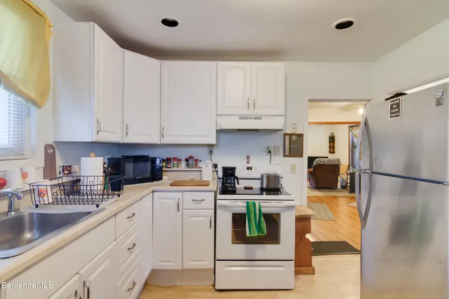 30 Edgewood Rd, Pittsfield, MA 01201 - #3