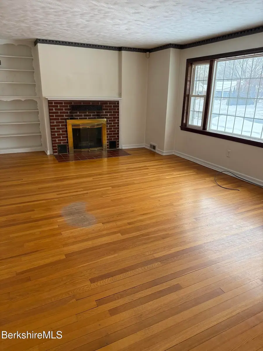 112 Sampson Pkwy, Pittsfield, MA 01201 - #3