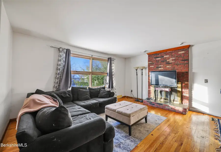 16 Leona Dr, Pittsfield, MA 01201 - #3