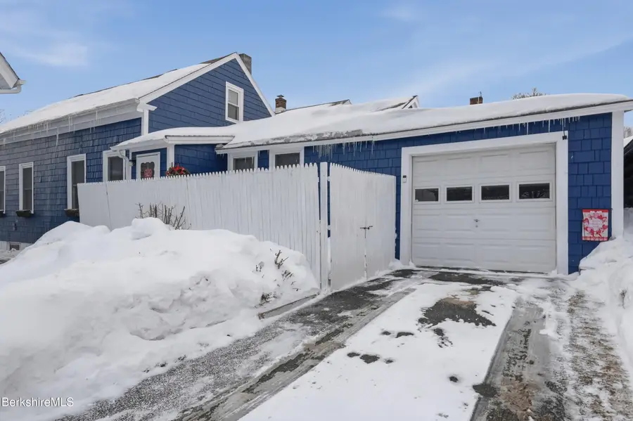 8 School St, Adams, MA 01220 - #3