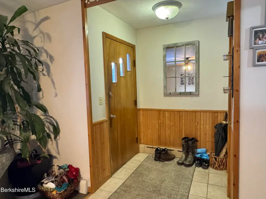 8 Frederick Ln, Adams, MA 01220 - #3