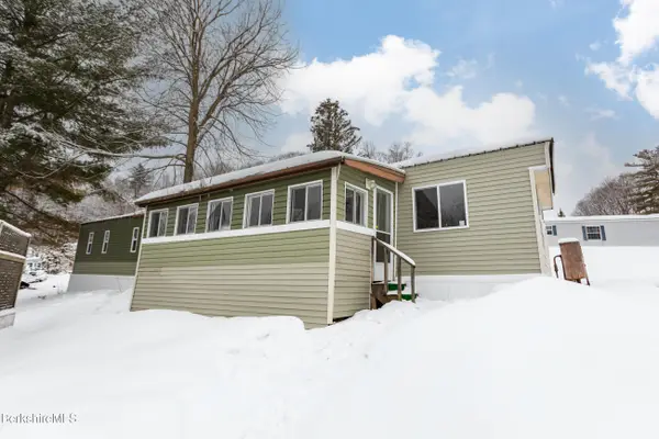 2 Lakewood Cir, Pittsfield, MA 01201
