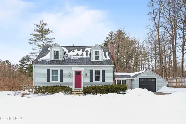 8 Lukeman Ln, Stockbridge, MA 01262