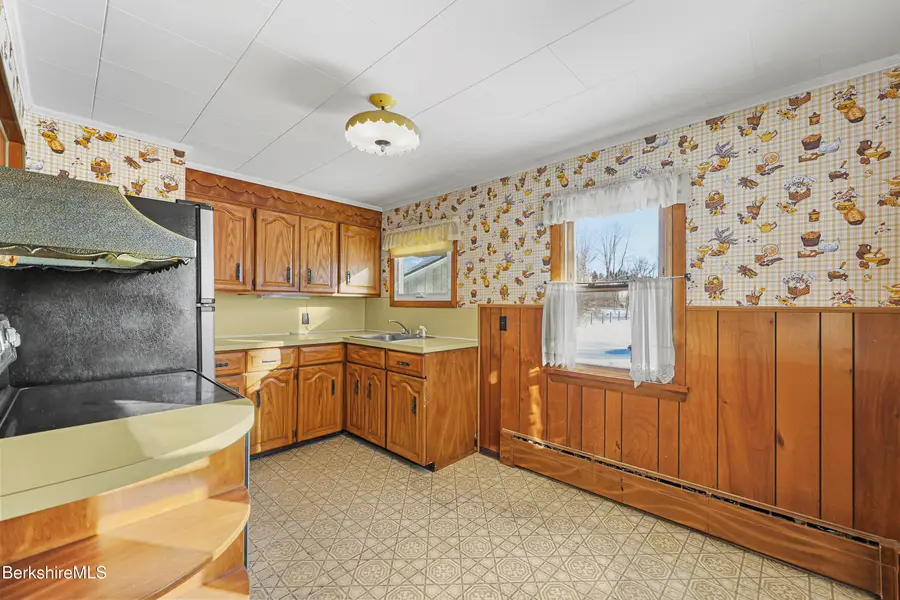 34 Anthony St, Adams, MA 01220 - #3