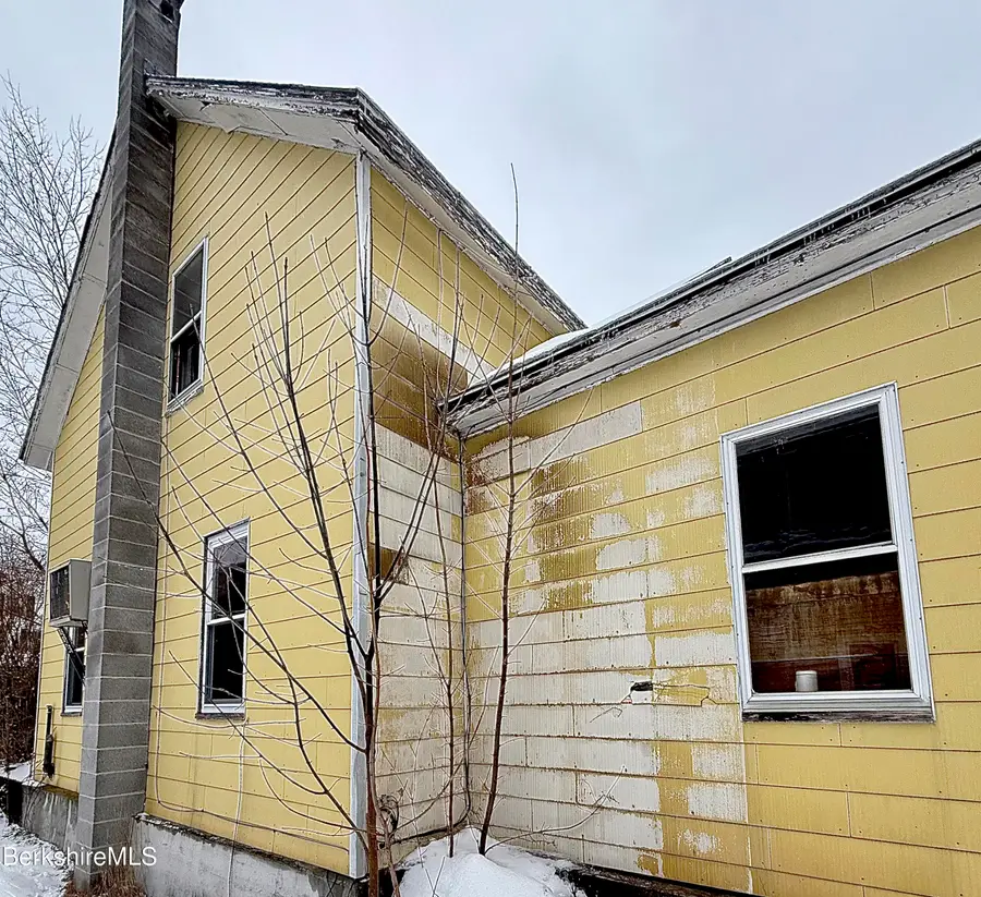 9 Depot St, Monroe, MA 01350 - #3