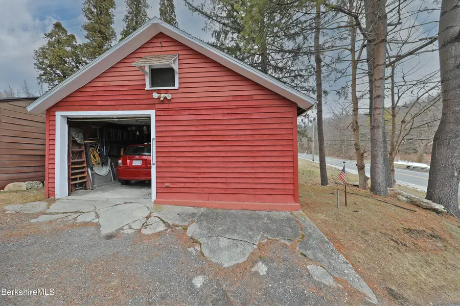 735 Cape St, Lee, MA 01238 - #3