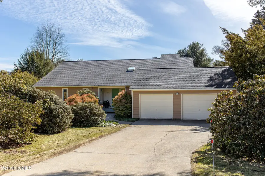 103 Gravesleigh Ter, Pittsfield, MA 01201 - #2