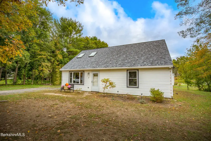 2 Walnut St, Great Barrington, MA 01230 - #3