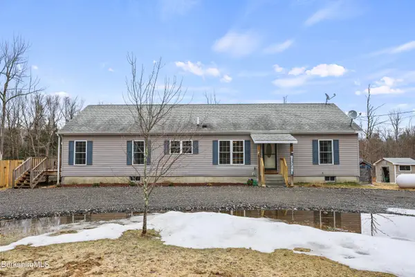 21 Kreutzer Rd, Peru, MA 01235