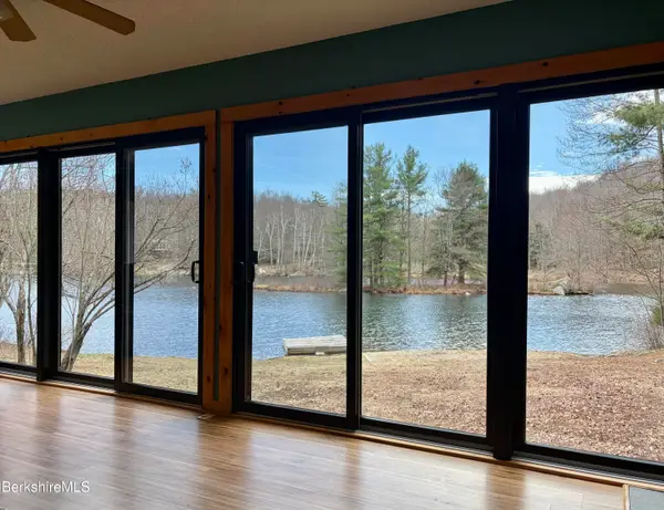 313 Winter Dr, Becket, MA 01223