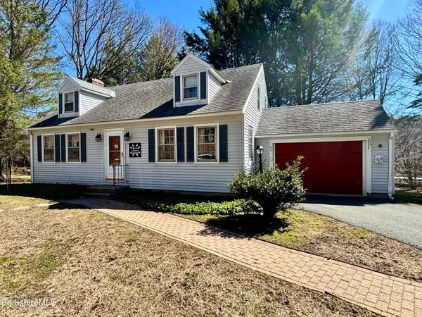 30 School St, Dalton, MA 01226