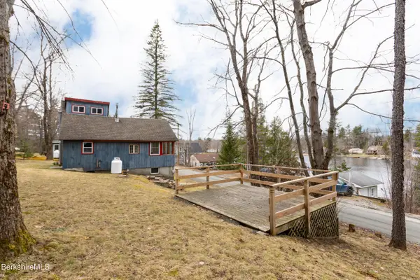 19 Cove Ln, Hinsdale, MA 01235