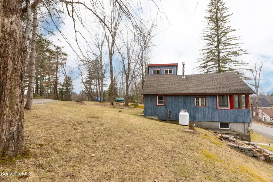 19 Cove Ln, Hinsdale, MA 01235 - #2