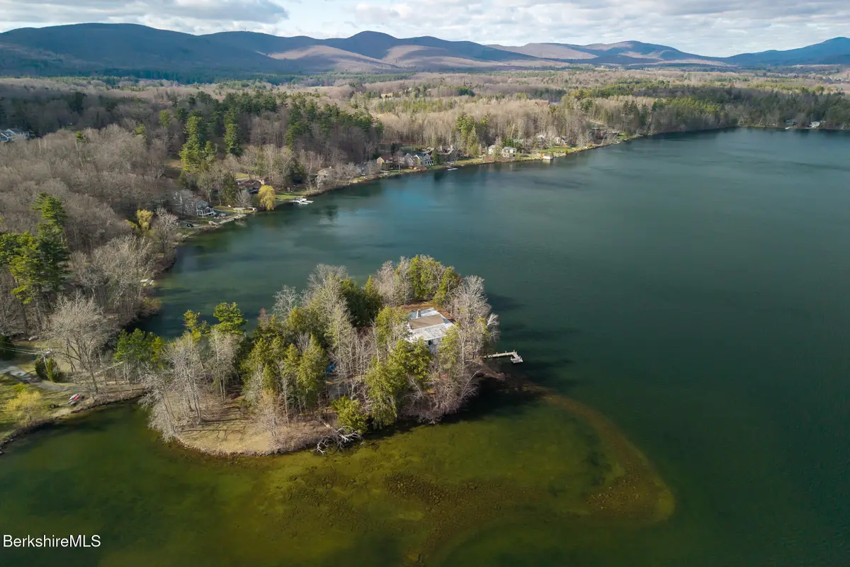 122 Blythewood Dr, Pittsfield, MA 01201 - #1