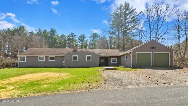 4 Fox Meadow Ln, Stockbridge, MA 01262