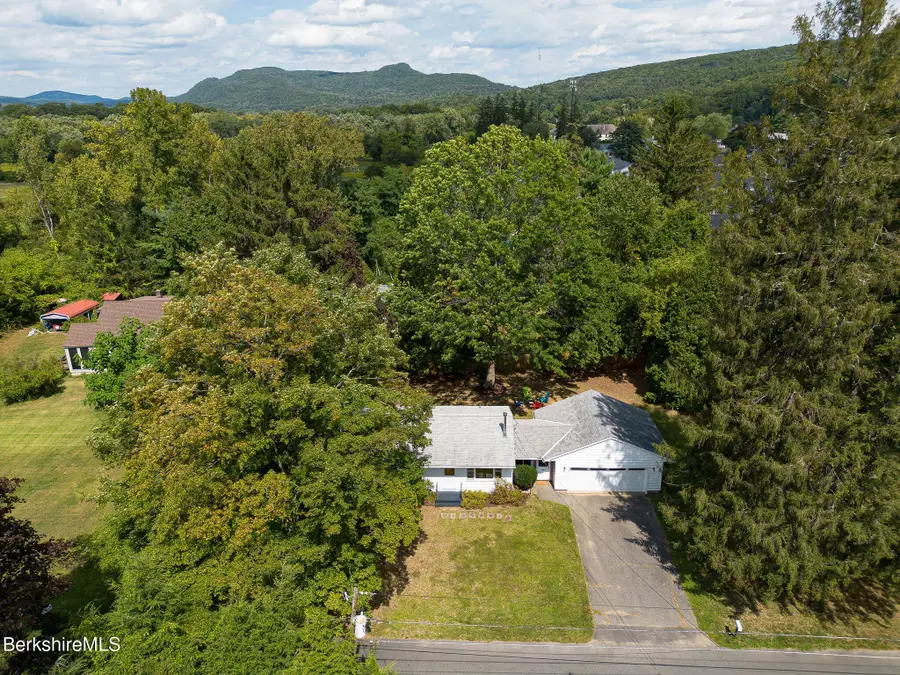 8 Stillwell St, Great Barrington, MA 01230 - #2