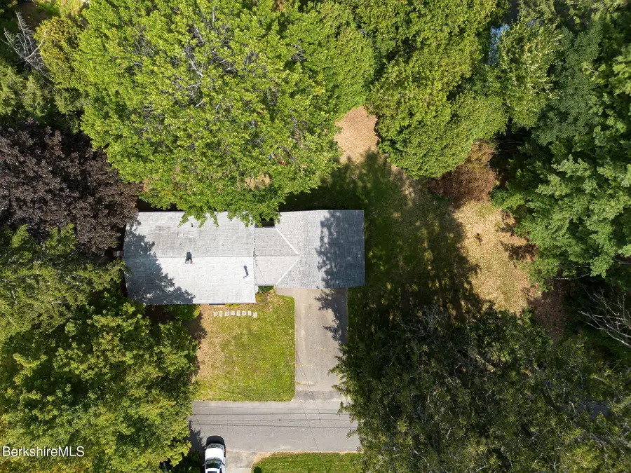 8 Stillwell St, Great Barrington, MA 01230 - #3