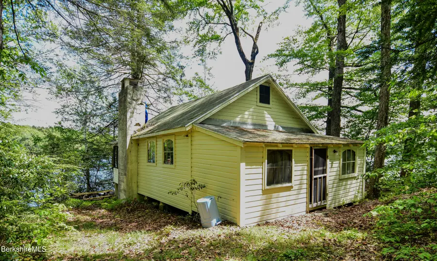 18 Osceola Dr, Becket, MA 01223 - #2