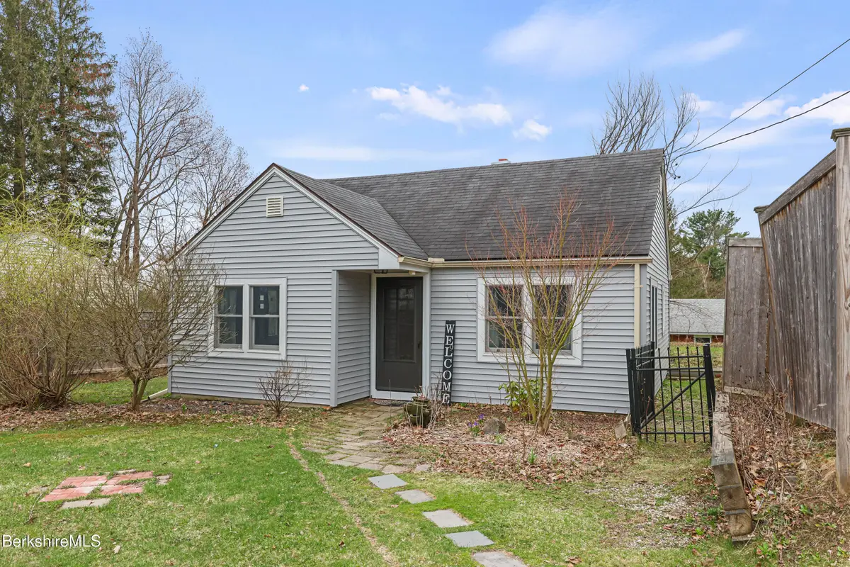 9 Leslie Ave, Lanesborough, MA 01237 - #1