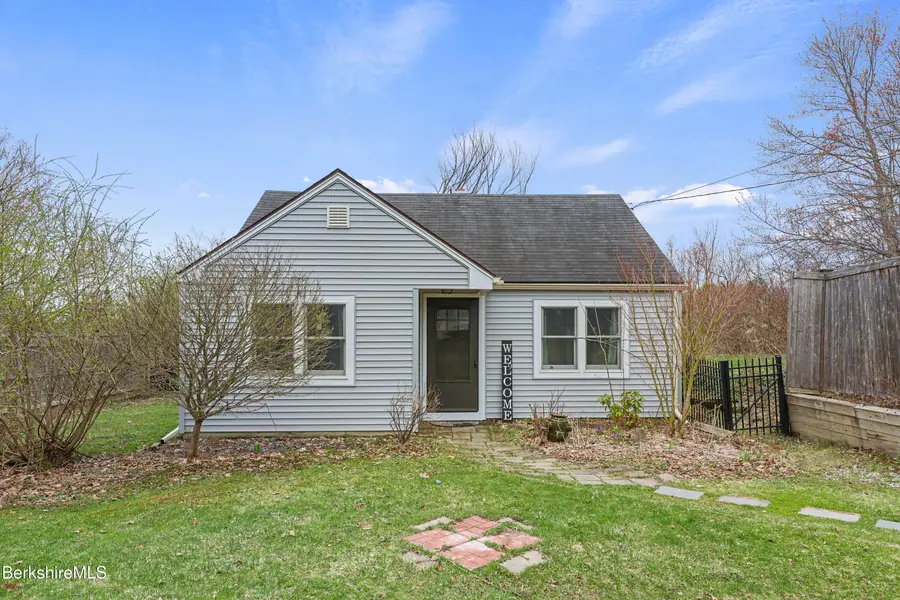 9 Leslie Ave, Lanesborough, MA 01237 - #2