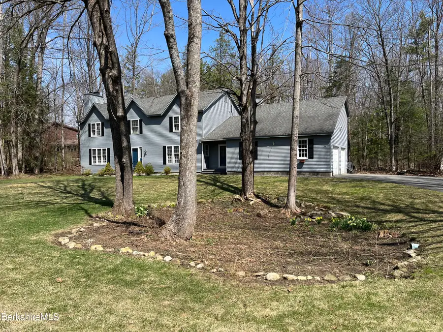 36 Dunmore Ct, Lenox, MA 01240 - #2