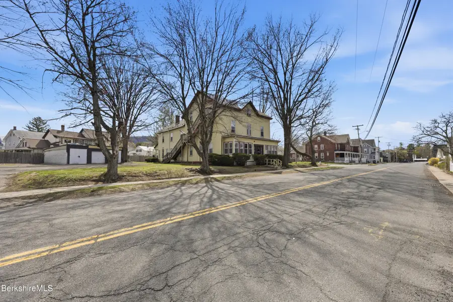 17 Adams St, Easthampton, MA 01027 - #3