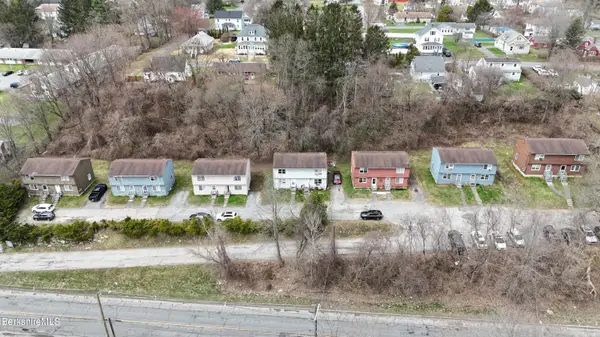 401-413 Wahconah St, Pittsfield, MA 01201