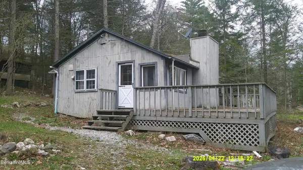 33 Pine Rd, New Marlborough, MA 01230